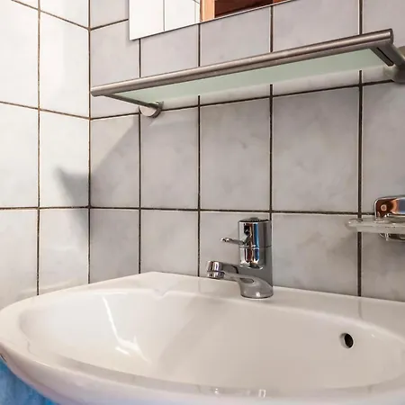 2 Bedroom Awesome In Burg-reuland Prázdninový dům