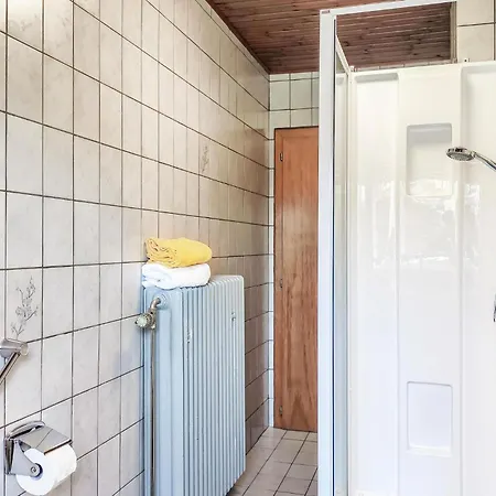 2 Bedroom Awesome In Burg-reuland Сasa de vacaciones