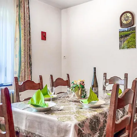 2 Bedroom Awesome In Burg-reuland بيت للعطل *